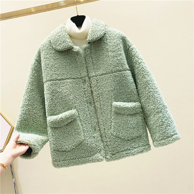 Rövid női pehelykabát télre, zsebekkel