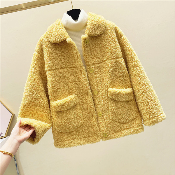 Rövid női pehelykabát télre, zsebekkel