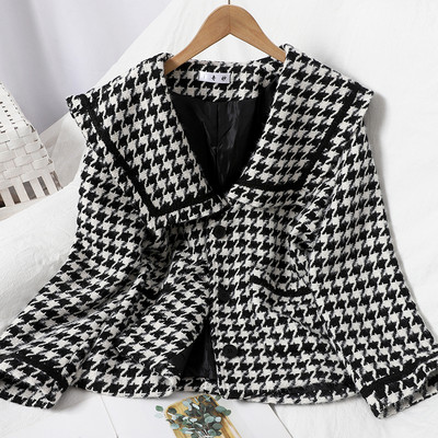 Kratki retro ženski kaput crno-bijele boje