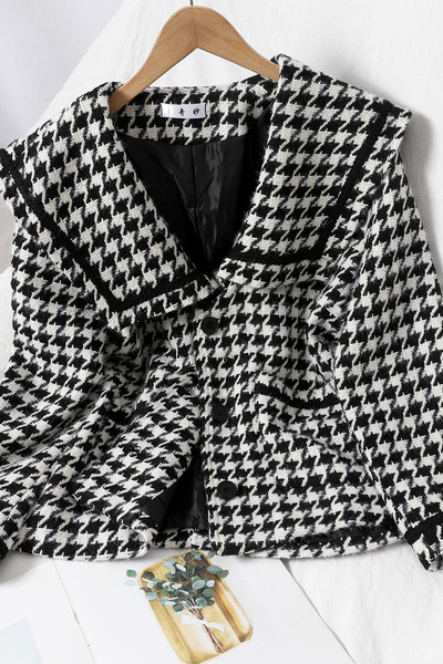 Kratki retro ženski kaput crno-bijele boje
