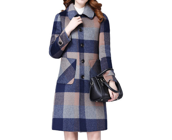 Hosszú, gombos női télikabát