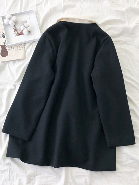 Alkalmi fekete női kabát fehér gallérral