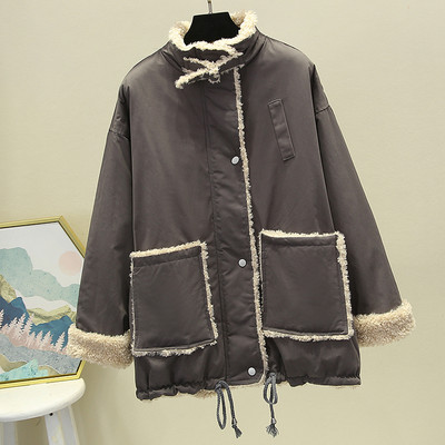 Hosszú női télikabát zsebbel és gombbal