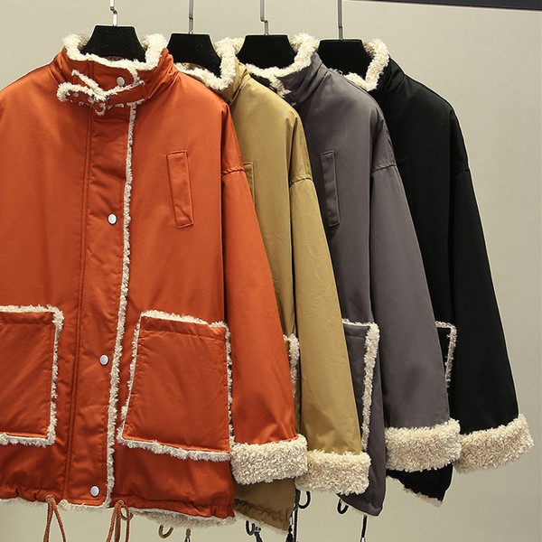 Hosszú női télikabát zsebbel és gombbal