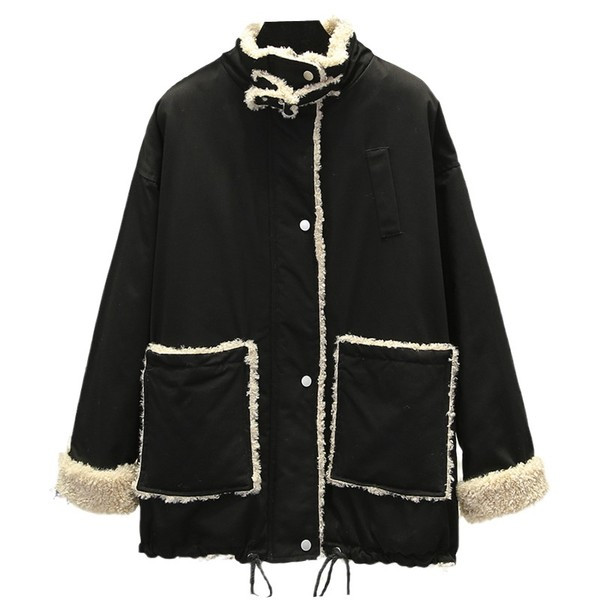 Hosszú női télikabát zsebbel és gombbal