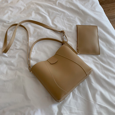 Kényelmes és széles női táska barna és fekete modellben