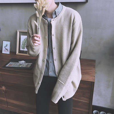 Muški pleteni prsluk s gumbima i okruglim izrezom