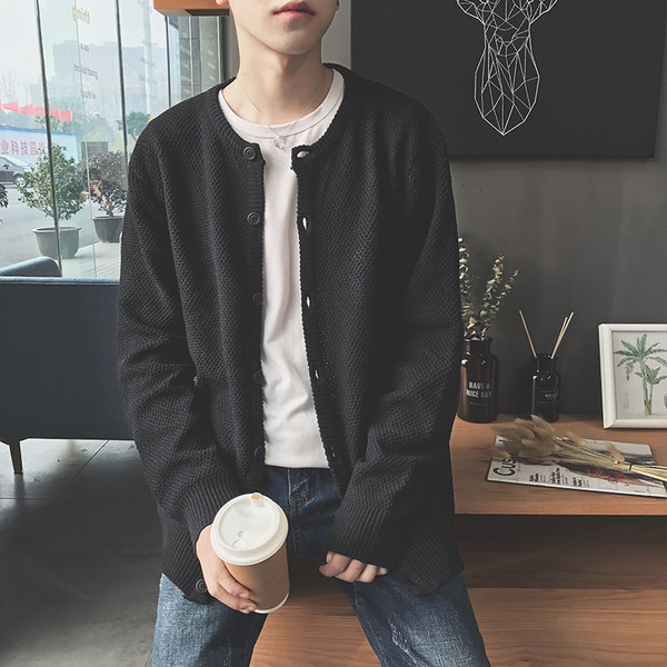 Muški pleteni prsluk s gumbima i okruglim izrezom