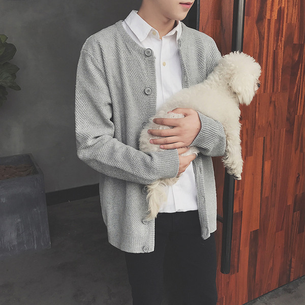 Muški pleteni prsluk s gumbima i okruglim izrezom