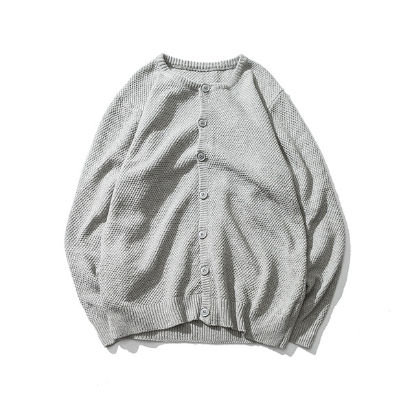 Muški pleteni prsluk s gumbima i okruglim izrezom