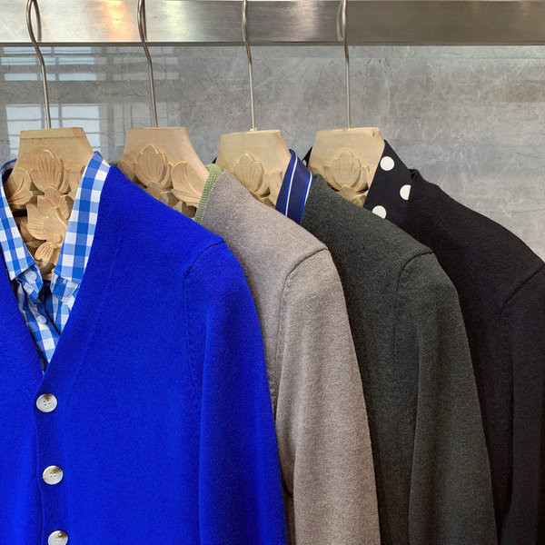 Ανδρική καθημερινή ζακέτα με κουμπιά και λαιμόκοψη