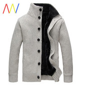 Férfi mellény gombokkal és magas gallérral