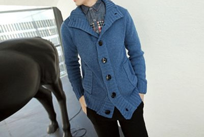 Férfi alkalmi mellény magas gallérral és gombokkal