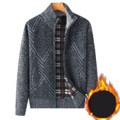 Moderan muški prsluk s patentnim zatvaračem i visokim ovratnikom s džepovima