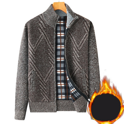 Moderan muški prsluk s patentnim zatvaračem i visokim ovratnikom s džepovima