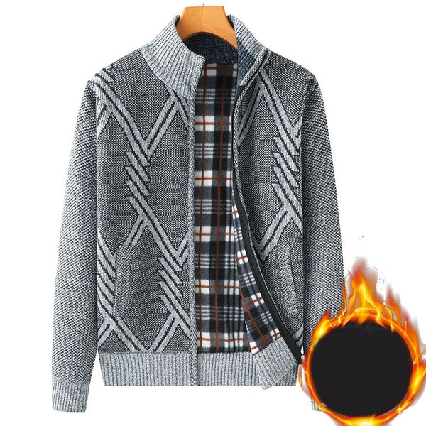 Moderan muški prsluk s patentnim zatvaračem i visokim ovratnikom s džepovima