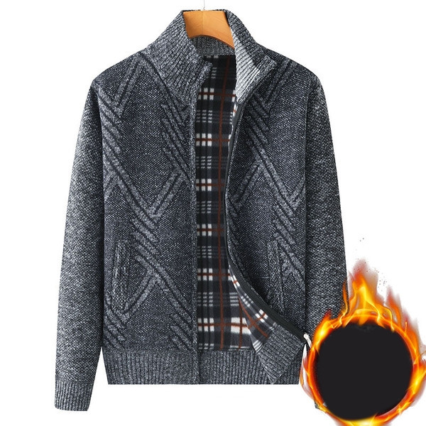 Moderan muški prsluk s patentnim zatvaračem i visokim ovratnikom s džepovima