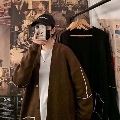 Férfi mellény gombokkal és zsebekkel