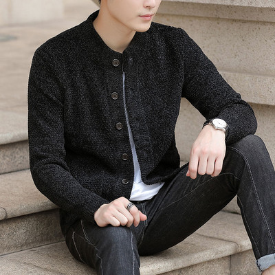 Férfi kötött mellény gombokkal és zsebekkel