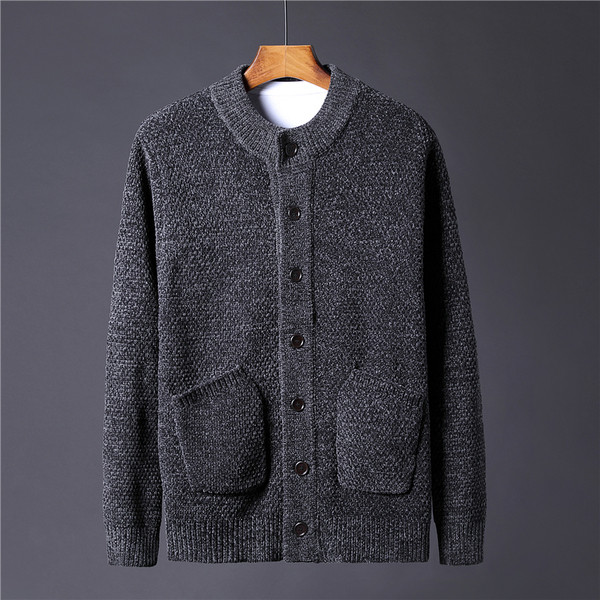 Férfi kötött mellény gombokkal és zsebekkel