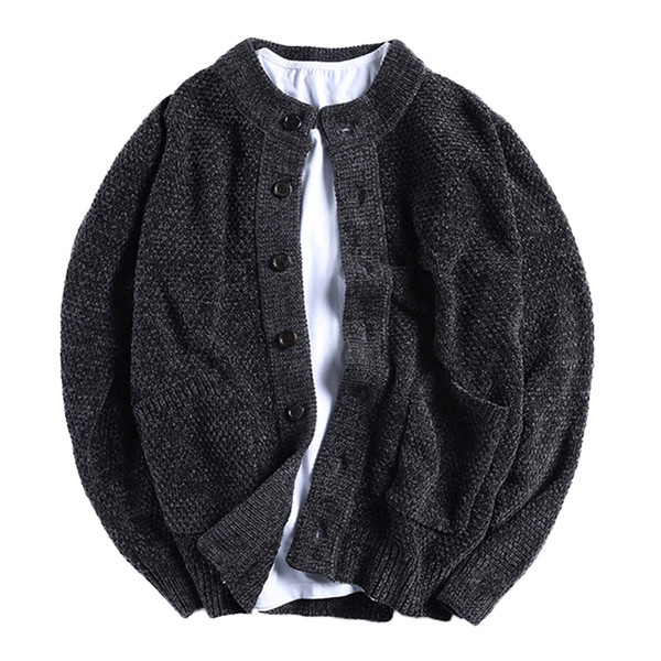 Férfi kötött mellény gombokkal és zsebekkel