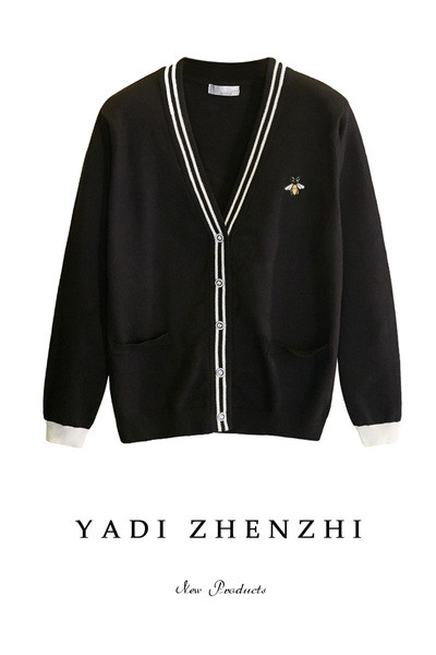 Ανδρική καθημερινή μοντέρνα  ζακέτα φθινόπωρο-χειμερινή με κουμπιά και κεντήματα