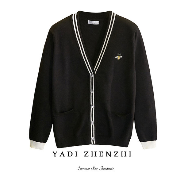 Ανδρική καθημερινή μοντέρνα  ζακέτα φθινόπωρο-χειμερινή με κουμπιά και κεντήματα