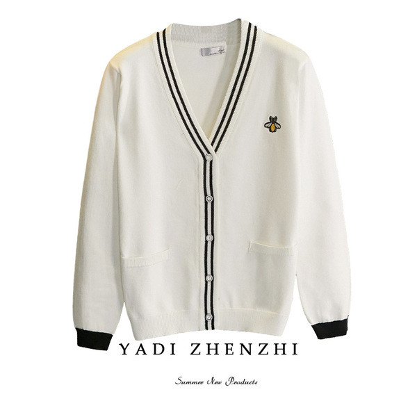 Ανδρική καθημερινή μοντέρνα  ζακέτα φθινόπωρο-χειμερινή με κουμπιά και κεντήματα