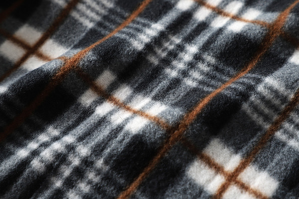 Modern férfi mellény cipzárral és spitz nyakkivágással