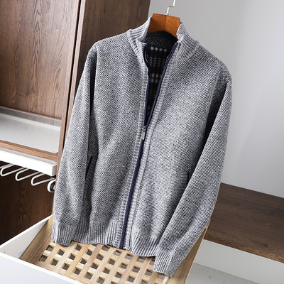 Vesta de iarna pentru barbati cu fermoar si guler inalt