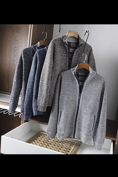 Vesta de iarna pentru barbati cu fermoar si guler inalt