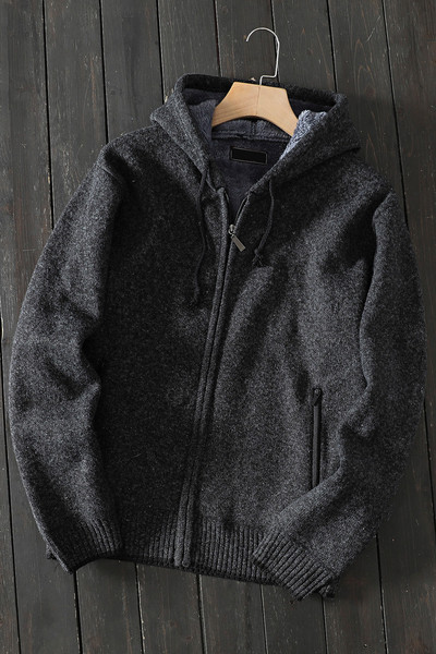 Kötött mellény béléssel és kapucnival