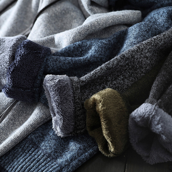 Kötött mellény béléssel és kapucnival