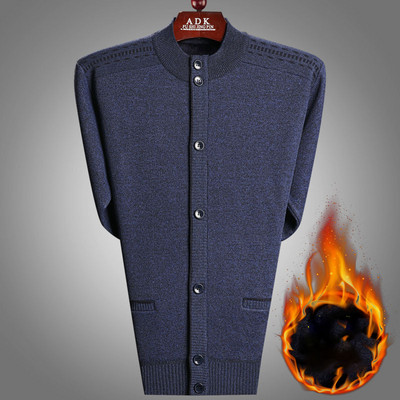 Férfi hétköznapi kardigán zsebekkel és gombokkal