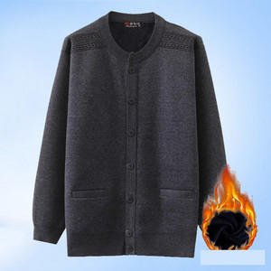 Modern férfi mellény ovális nyakkivágással és puha béléssel