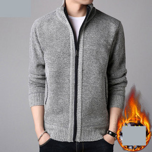 Šiuolaikinė vyriška megzta liemenė aukšta apykakle ir minkštu pamušalu