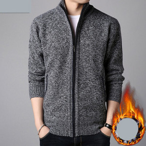 Šiuolaikinė vyriška megzta liemenė aukšta apykakle ir minkštu pamušalu