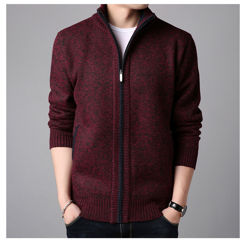 Šiuolaikinė vyriška megzta liemenė aukšta apykakle ir minkštu pamušalu