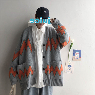 Széles modell férfi kardigán V-nyakkal és gombokkal