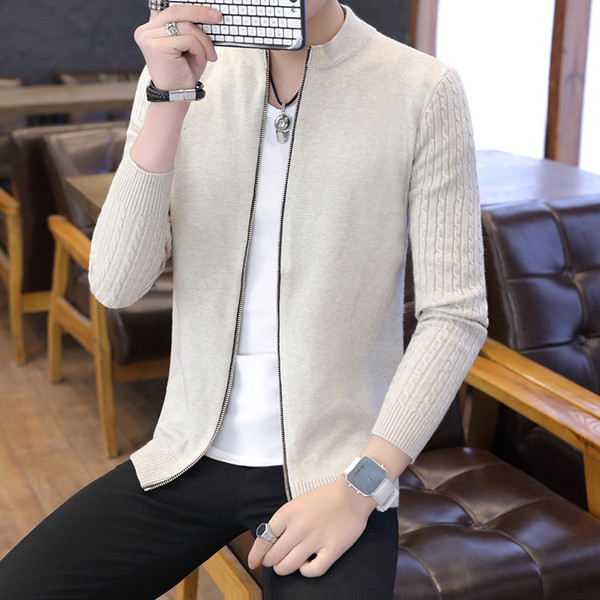 Kötött férfi kardigán ovális nyakkivágással és cipzárral