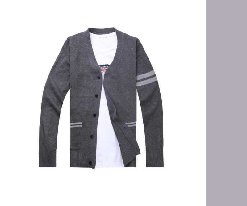 Testre szabott férfi mellény gombokkal és zsebekkel