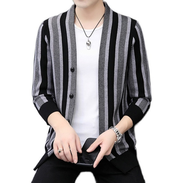 Csíkos férfi mellény gombokkal és V-nyakkal