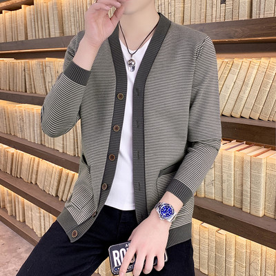 Ανδρική καθημερινή μοντέρνα ζακέτα με κουμπιά και ντεκολτέ - δύο μοντέλα