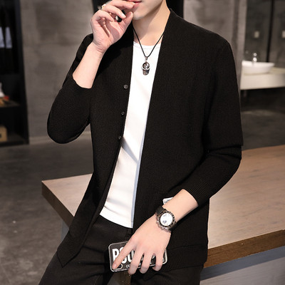 Alkalmi férfi kardigán vékony kötésből, gombokkal