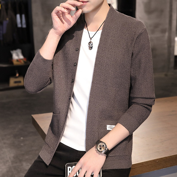 Alkalmi férfi kardigán vékony kötésből, gombokkal