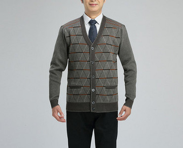 Új modell kötött férfi mellény gombokkal és spitz nyakkivágással