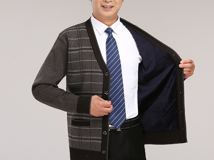 Új modell kötött mellény kerek nyakkivágással és gombokkal