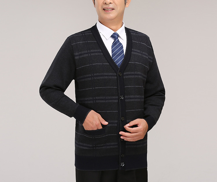 Új modell kötött mellény kerek nyakkivágással és gombokkal