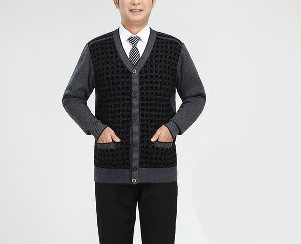 Új modell férfi kötött mellény gombokkal és spitz nyakkivágással