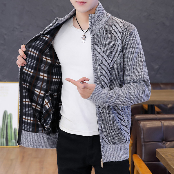 Téli férfi mellény magas gallérral és cipzárral